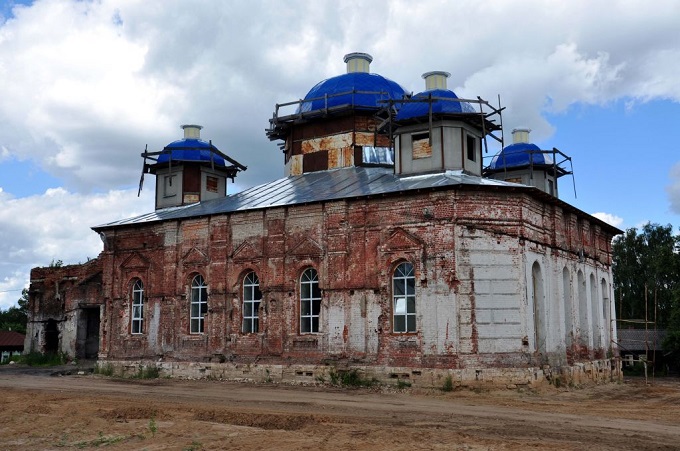 Деревня Спас-Леоновщина Преображенский храм